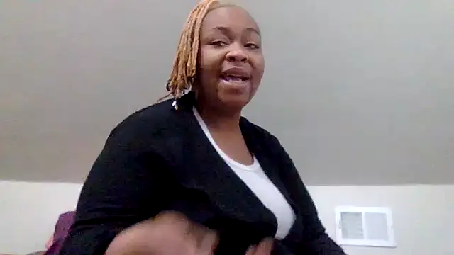 Snapshot of AllLeggs chatting on 01/22/25, 04:44 AllLeggs online show from 01/22/25, 04:44