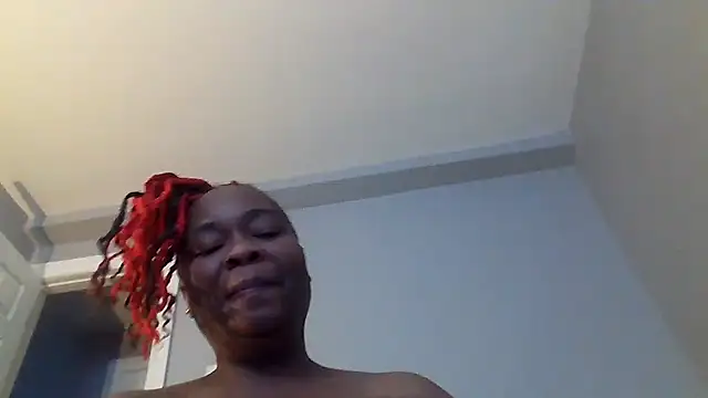 Snapshot of AllLeggs chatting on 03/18/25, 05:44 AllLeggs online show from 03/18/25, 05:44