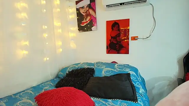 Snapshot of CandyBlackFunXXX chatting on 03/22/25, 03:53 CandyBlackFunXXX online show from 03/22/25, 03:53