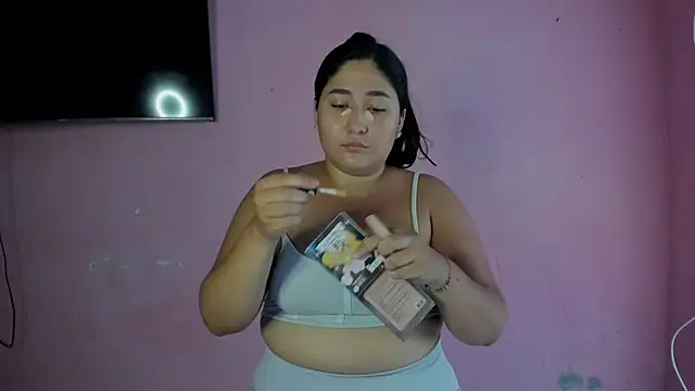 Snapshot of cherrycurvyyy chatting on 02/09/26, 04:05 cherrycurvyyy online show from 02/09/26, 04:05