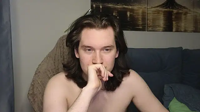Snapshot of MoreRealAlex chatting on 04/29/26, 05:33 MoreRealAlex online show from 04/29/26, 05:33