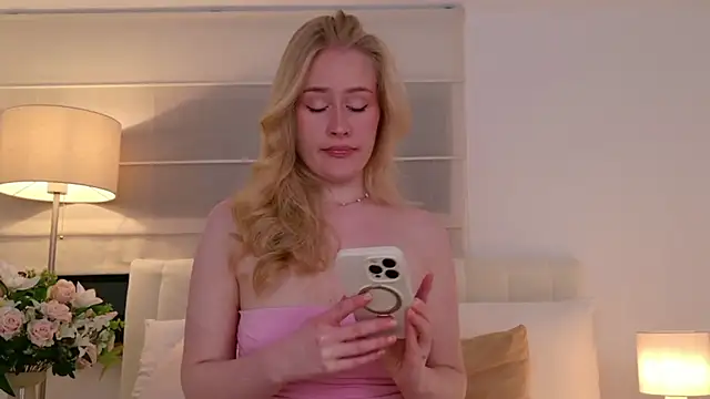 JuliaJaee online show from 03/17/26, 06:44