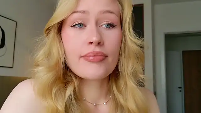 Snapshot of JuliaJaee chatting on 07/04/26, 12:21 JuliaJaee online show from 07/04/26, 12:21