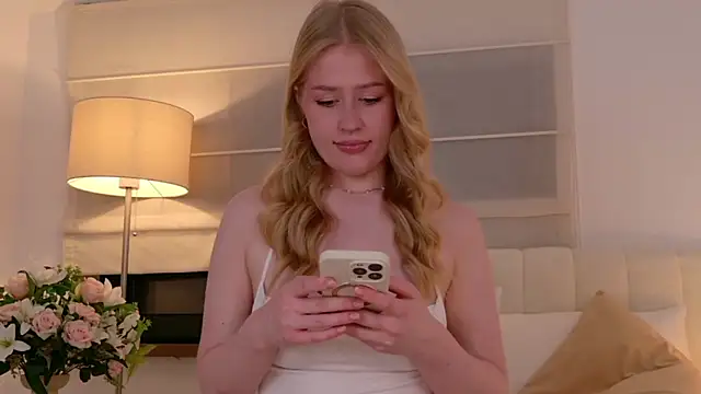 JuliaJaee online show from 04/05/26, 06:14