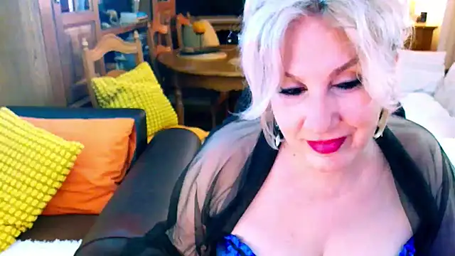 Snapshot of GattonaBiondona chatting on 12/14/25, 09:15 GattonaBiondona online show from 12/14/25, 09:15