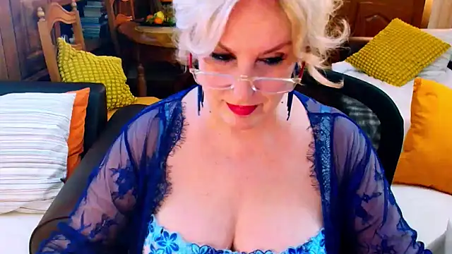 Snapshot of GattonaBiondona chatting on 11/26/25, 03:12 GattonaBiondona online show from 11/26/25, 03:12