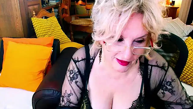 Snapshot of GattonaBiondona chatting on 11/22/25, 09:30 GattonaBiondona online show from 11/22/25, 09:30