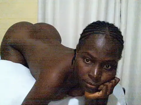 Snapshot of ara_bella chatting on 10/10/25, 09:37 ara bella online show from 10/10/25, 09:37