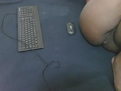 lella-0 online show from 02/11/26, 05:46