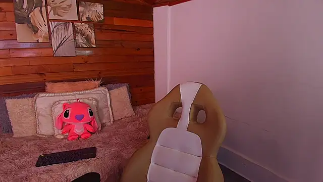 amber curly online show from 12/02/25, 09:05