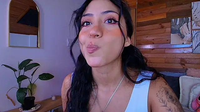 amber curly online show from 06/01/26, 08:41