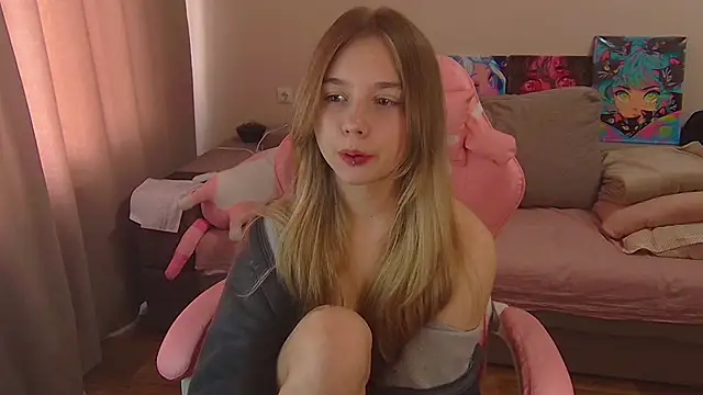 Snapshot of Olivka_Grr chatting on 09/18/25, 12:52 Olivka Grr online show from 09/18/25, 12:52