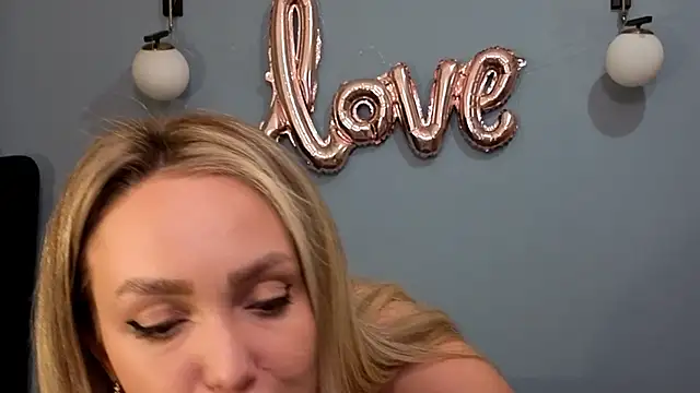 Snapshot of AnnaMaee chatting on 03/15/25, 02:03 AnnaMaee online show from 03/15/25, 02:03