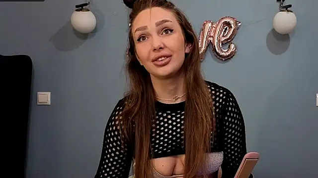 Snapshot of AnnaMaee chatting on 02/21/25, 09:00 AnnaMaee online show from 02/21/25, 09:00