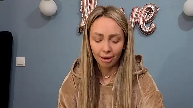 Snapshot of AnnaMaee chatting on 02/25/25, 10:20 AnnaMaee online show from 02/25/25, 10:20