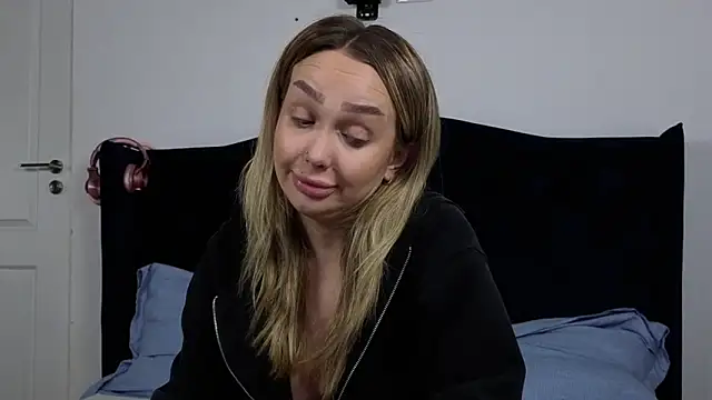 AnnaMaee online show from 11/19/25, 08:31