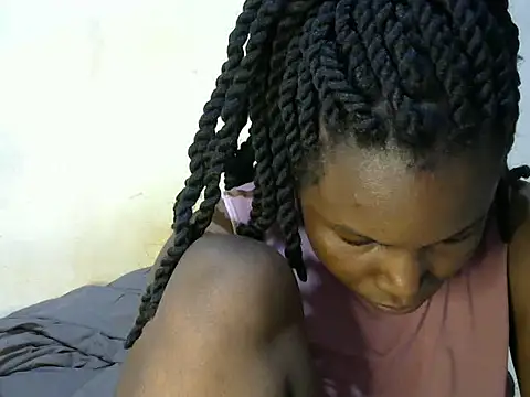 Snapshot of Fine_baby0001 chatting on 10/28/25, 05:18 Fine baby0001 online show from 10/28/25, 05:18