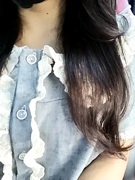 Snapshot of _Linez_ chatting on 10/27/25, 04:08  Linez  online show from 10/27/25, 04:08