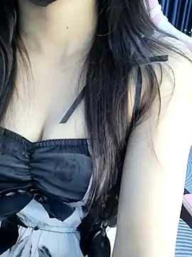 Snapshot of _Linez_ chatting on 10/08/25, 06:19  Linez  online show from 10/08/25, 06:19