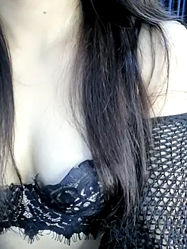 Snapshot of _Linez_ chatting on 09/21/25, 06:02  Linez  online show from 09/21/25, 06:02