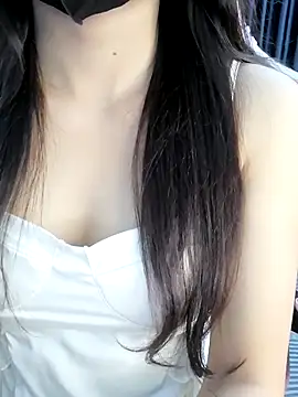 Snapshot of _Linez_ chatting on 10/04/25, 05:14  Linez  online show from 10/04/25, 05:14