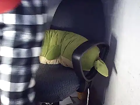 Haralushiaaax online show from 12/16/25, 01:21