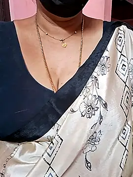 ananya956 online show from 11/13/25, 09:30