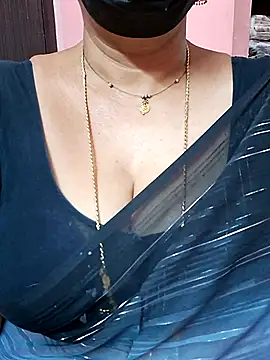 ananya956 online show from 11/28/25, 10:43