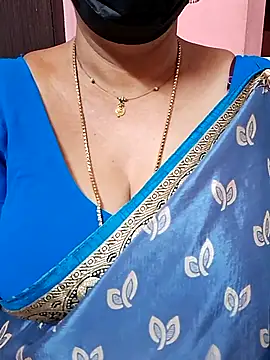 ananya956 online show from 11/18/25, 10:02