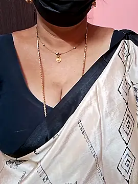 ananya956 online show from 11/13/25, 07:45