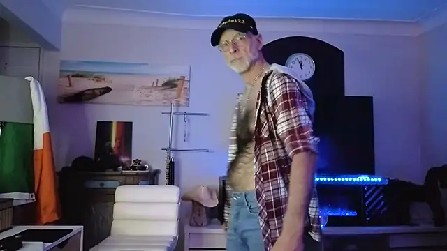Towndude123 online show from 05/15/26, 03:59