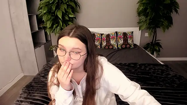 Snapshot of MagicPeachh_ chatting on 11/20/25, 01:34 MagicPeachh online show from 11/20/25, 01:34