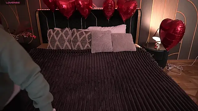 Snapshot of MagicPeachh_ chatting on 02/06/26, 02:13 MagicPeachh online show from 02/06/26, 02:13