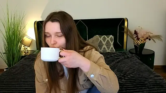 MagicPeachh  online show from 05/11/26, 06:04