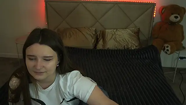 MagicPeachh  online show from 05/14/26, 05:48