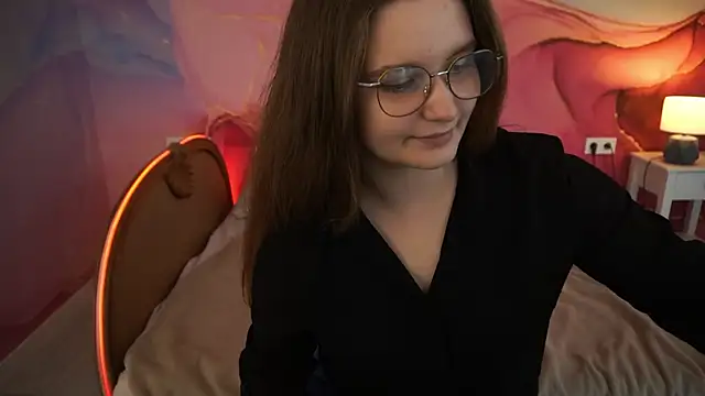 Snapshot of MagicPeachh_ chatting on 09/23/25, 08:21 MagicPeachh online show from 09/23/25, 08:21