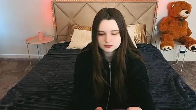 Snapshot of MagicPeachh_ chatting on 04/08/26, 06:04 MagicPeachh online show from 04/08/26, 06:04