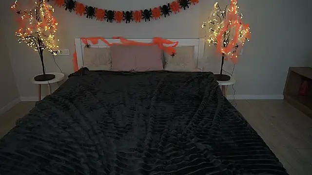 Snapshot of MagicPeachh_ chatting on 10/23/25, 06:01 MagicPeachh online show from 10/23/25, 06:01