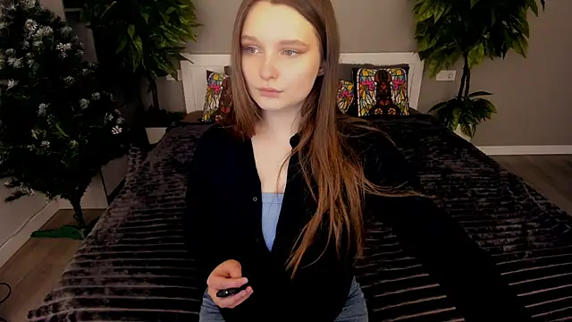 Snapshot of MagicPeachh_ chatting on 12/15/25, 02:12 MagicPeachh online show from 12/15/25, 02:12