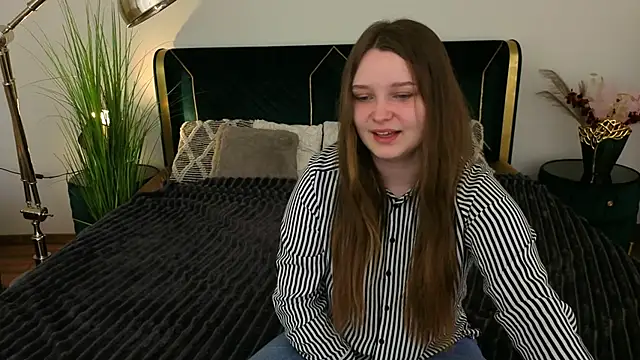 Snapshot of MagicPeachh_ chatting on 03/31/26, 05:53 MagicPeachh online show from 03/31/26, 05:53