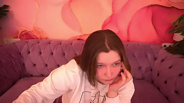 Snapshot of MagicPeachh_ chatting on 11/28/25, 07:19 MagicPeachh online show from 11/28/25, 07:19