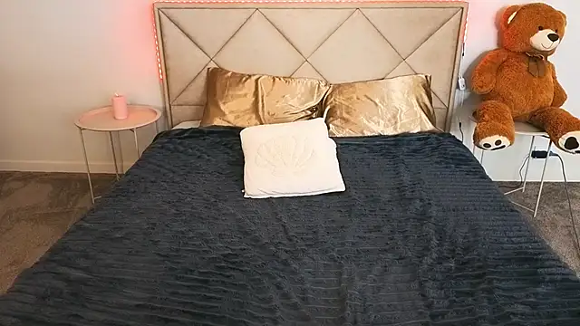 Snapshot of MagicPeachh_ chatting on 04/08/26, 06:09 MagicPeachh online show from 04/08/26, 06:09