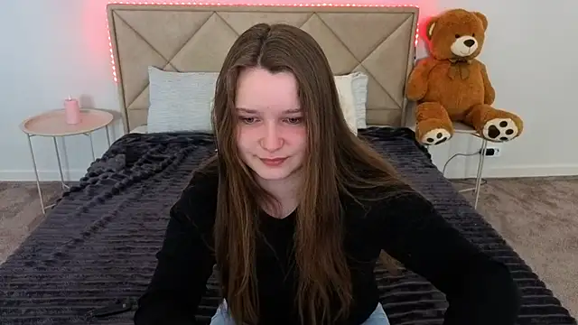 MagicPeachh  online show from 04/23/26, 05:47