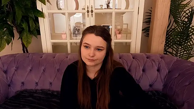 Snapshot of MagicPeachh_ chatting on 03/27/26, 08:43 MagicPeachh online show from 03/27/26, 08:43