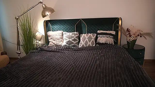 MagicPeachh  online show from 05/13/26, 05:36