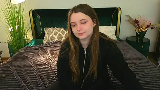 Snapshot of MagicPeachh_ chatting on 04/10/26, 05:36 MagicPeachh online show from 04/10/26, 05:36