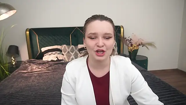 MagicPeachh  online show from 07/07/26, 07:39