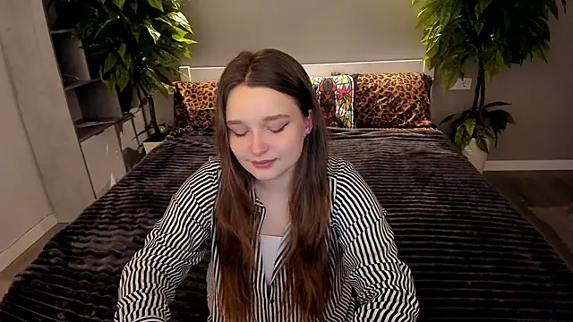 Snapshot of MagicPeachh_ chatting on 12/02/25, 06:48 MagicPeachh online show from 12/02/25, 06:48