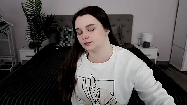 Snapshot of MagicPeachh_ chatting on 03/17/26, 07:00 MagicPeachh online show from 03/17/26, 07:00