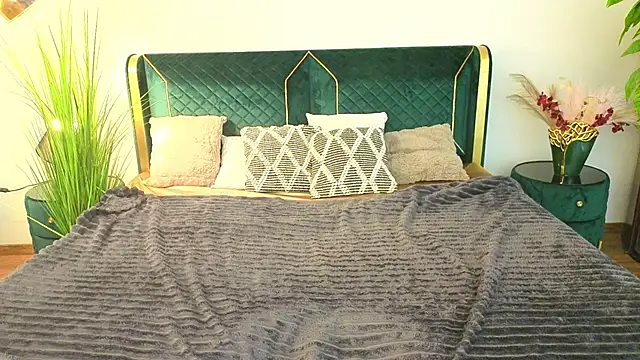 Snapshot of MagicPeachh_ chatting on 03/25/26, 07:41 MagicPeachh online show from 03/25/26, 07:41